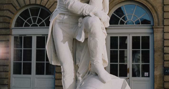 JEAN-FRANÇOIS CHAMPOLLION PAR AUGUSTE BARTHOLDI : LE DECHIFFREMENT D’UNE STATUE